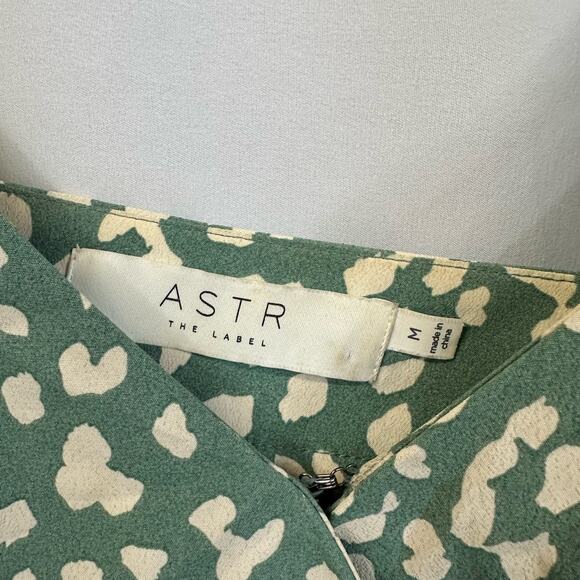 ASTR Sage & Cream Cami Sleeveless Blouse Faux Wrap & Button Detail Medium - Picture 2 of 5